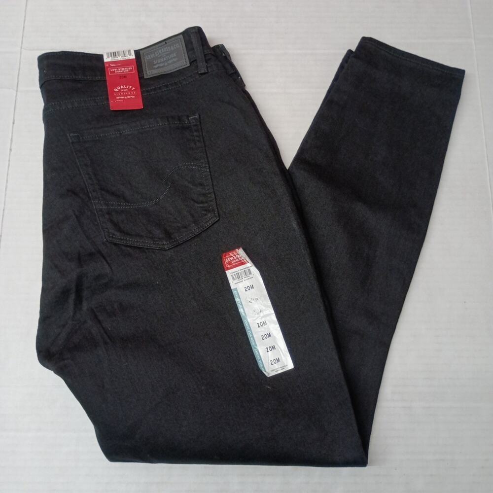Levi High‎ Rise Skinny Jeans Woman's Size 20M 35x30 Black
